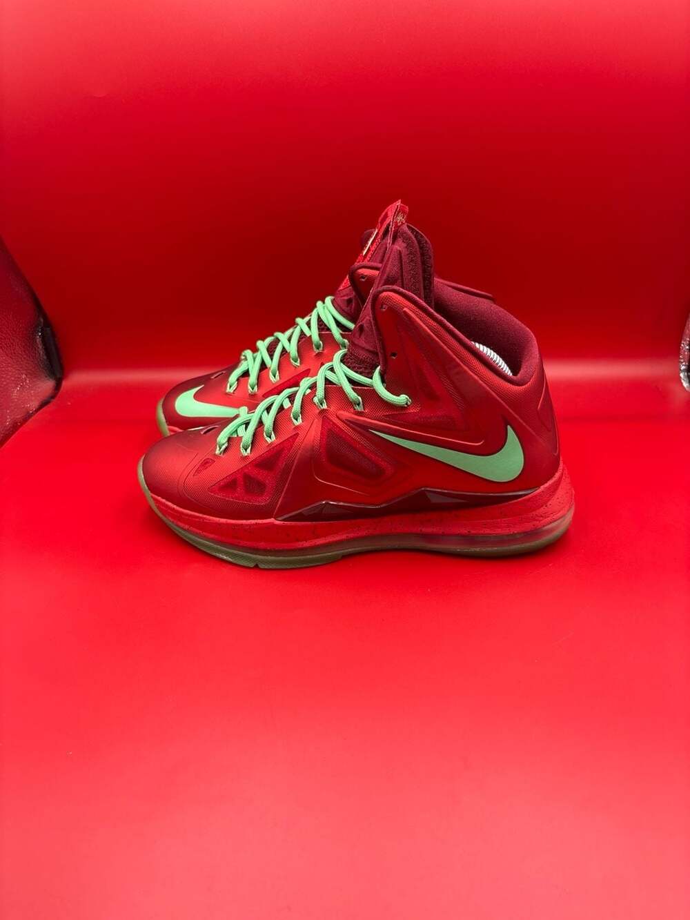 Nike LeBron X Christmas 541100-600 Size 9.5